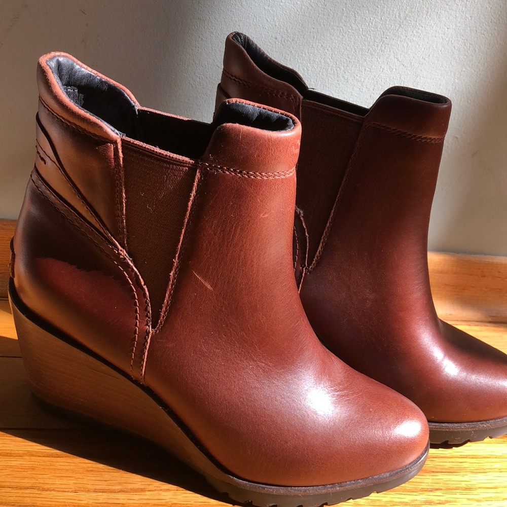 Sorel leather wedge